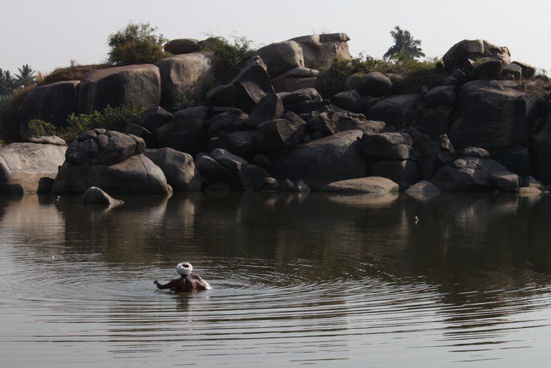 India 2010 - Hampi - Virupapur Gaddi - Swimming Lake